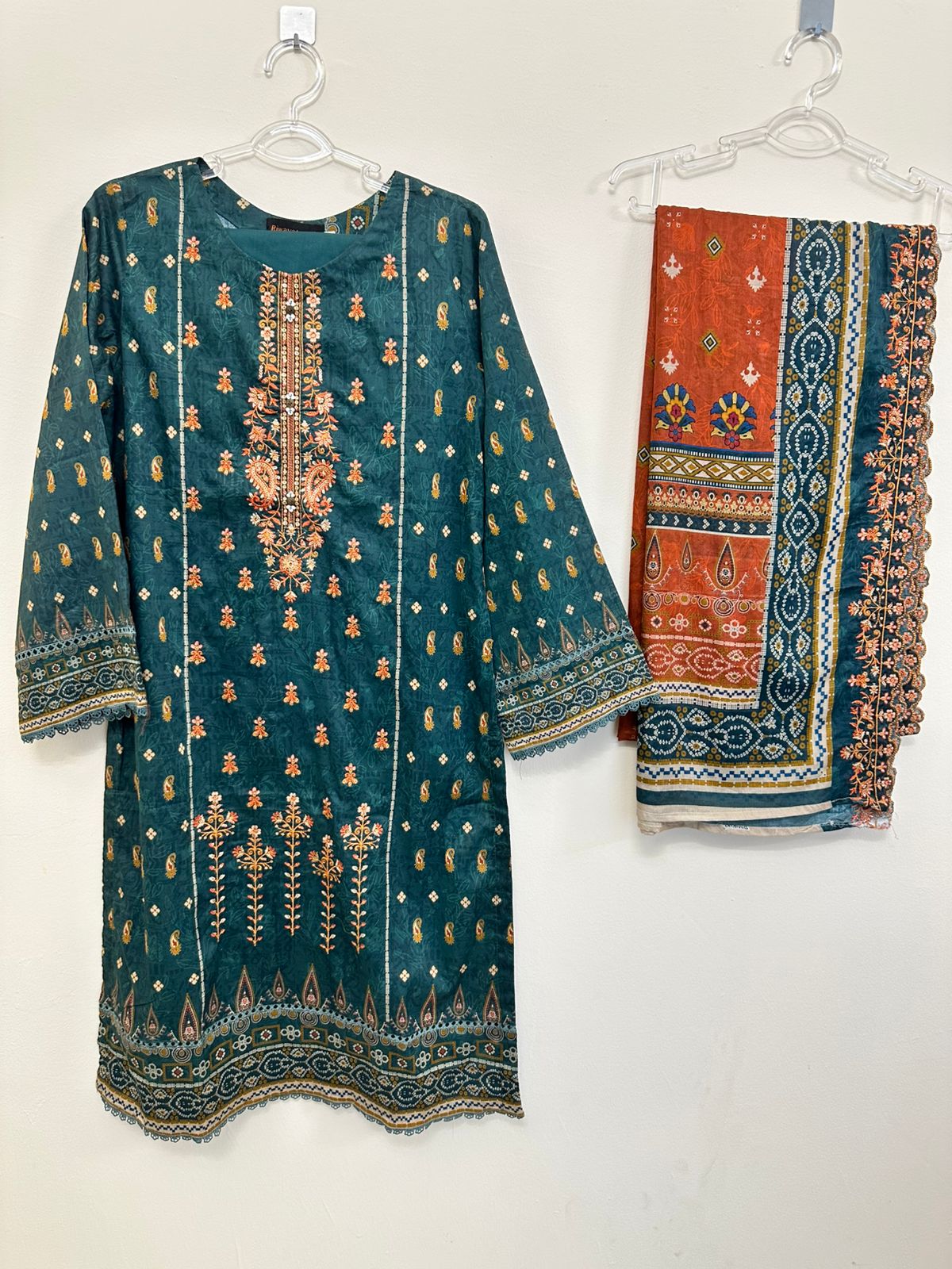 Riwayat Stitched 3-Piece Lawn Suit –Green (R-24216)