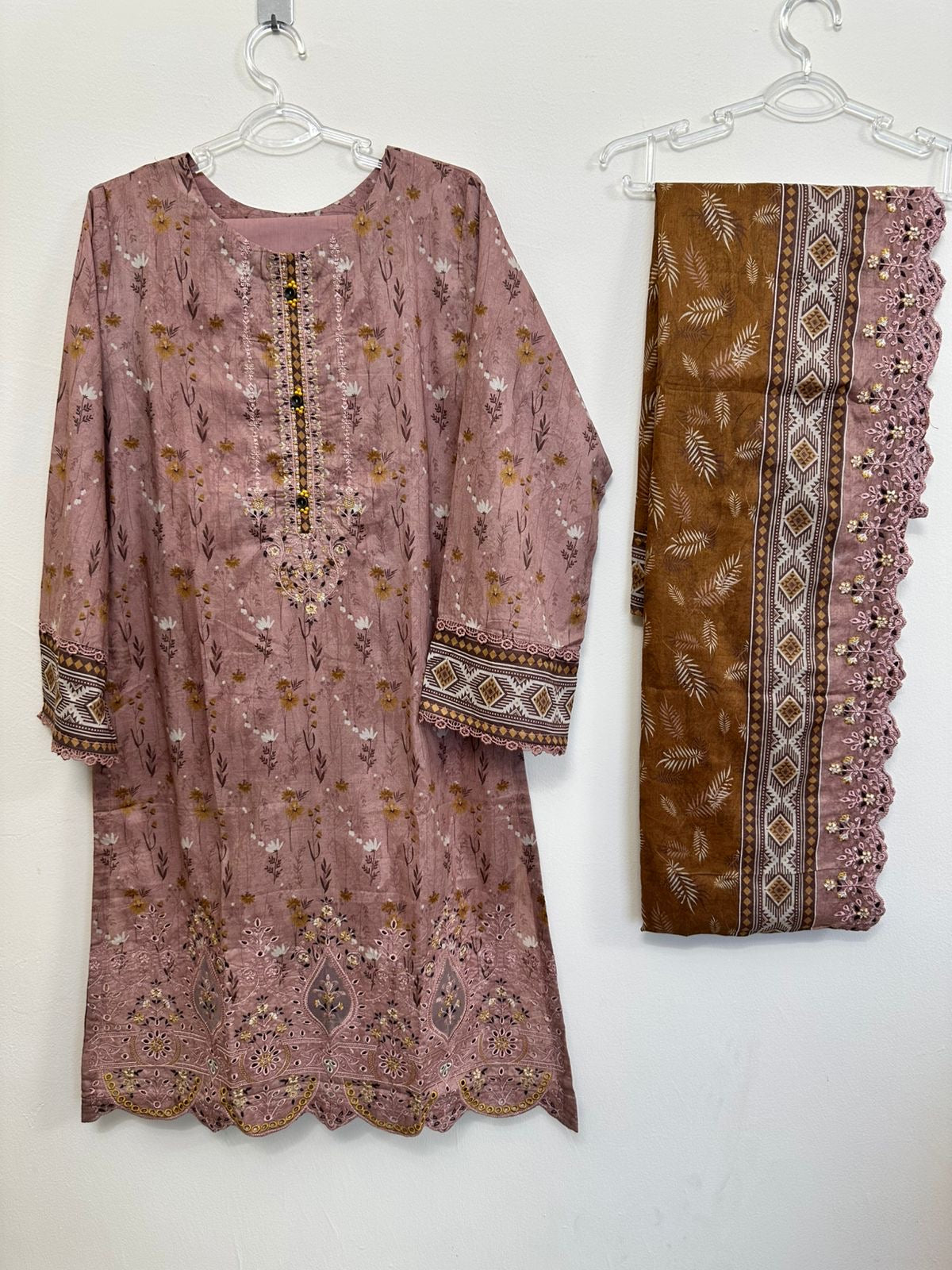 Riwayat Stitched 3-Piece Lawn Suit – Tea Pink (R-24260)